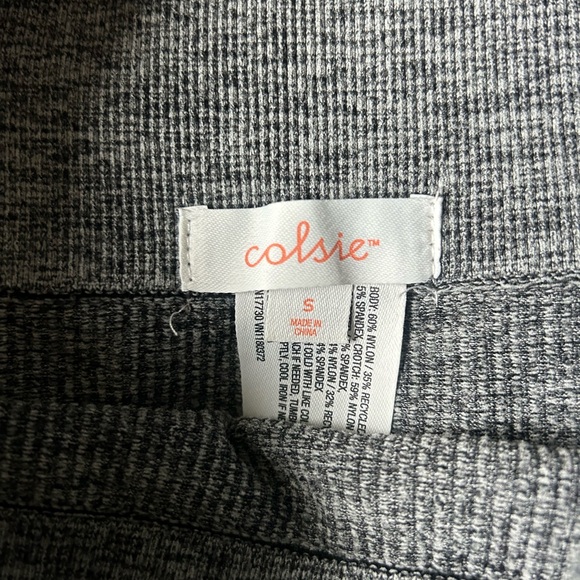 Colsie Gray Ribbed Bike Shorts - Picture 6 of 6